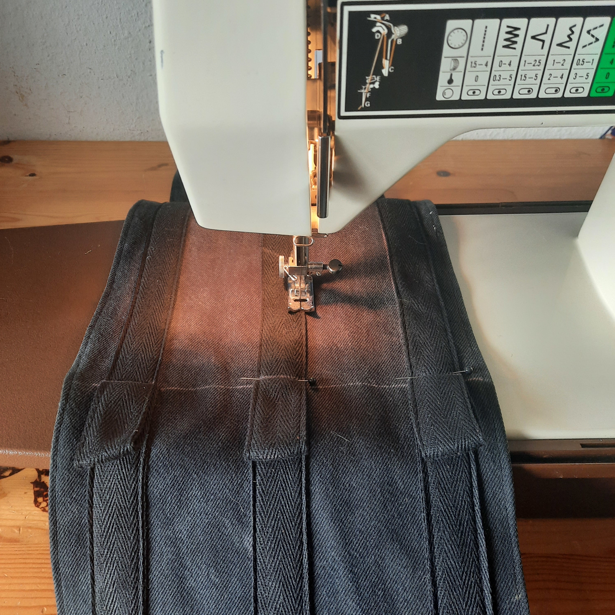 Picture of the bag and the straps in the sewing machine, lower loops