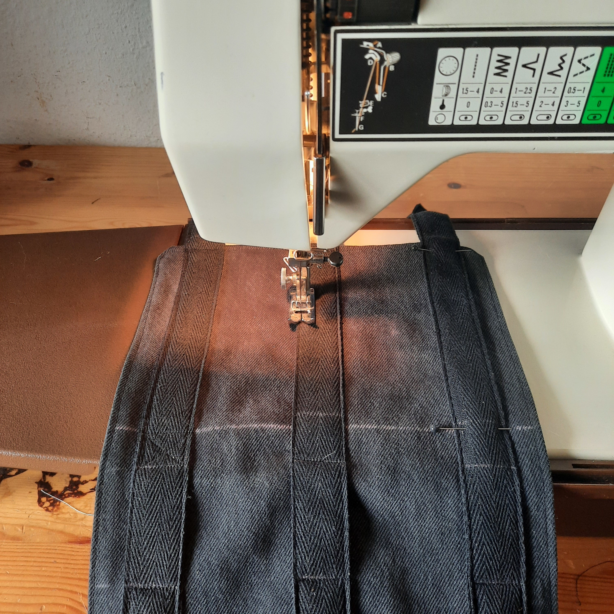 Picture of the bag and the straps in the sewing machine, upper loops